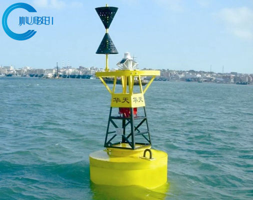 Grüne rote gelbe Wasser-Navigation gibt Ozean mit Solarsignal-Licht Auftrieb