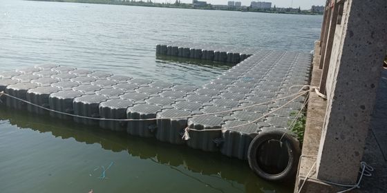 Einfache Installation Kapazität PE-Float-Pontoon für mühelose Bootsanlegungen