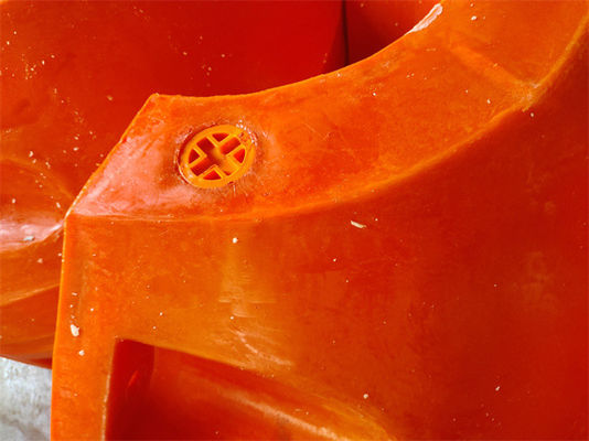 Schwimmausrüstung mit hohem Schwimmvermögen aus Kunststoff für Baggerarbeiten bei der Instandhaltung von Flusshäfen
